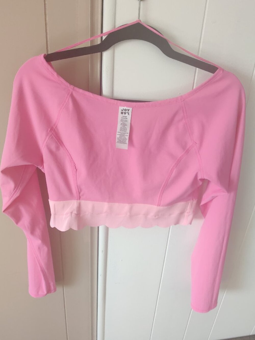 NWT joylab scalloped cropped long sleeve workout top - Picture 10 of 10